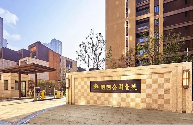 武汉的融创公园壹号小区内或周边有哪些银行或atm?距离多远?