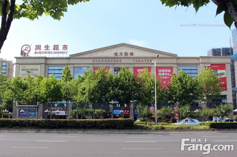 商业配套方面,地块靠近伟星星悦广场,恒大影院,以及芜湖市民服务中心