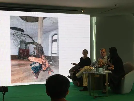 7月9日下午，双玺·时光道：“深圳主义”中国意大利当代艺术双年展精品作品展之特别项目——双玺生活艺术：艺术与生活新主张讲座，在招商局广场27楼格调举行，十余家主流媒体现场聚焦报道,三十余位艺术学者及爱好者亲临现场，招商双玺艺术负责人携手Eduard Winklhofer（爱德华·温克尔霍非）先生及在三画廊创始人棉布女士助力盛会，共鉴一场备受瞩目的艺术盛事。