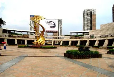碧桂园东江月距离莞城文化广场约900米,步行五分钟左右即可到达.