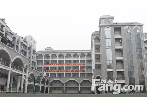 (黄石广场路 校区实景图(黄石八中校区实景图)据了解,广小 集团楠