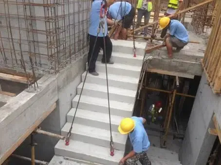 重庆市建委带队来到鲁能泰山7号项目观摩学习预制楼梯吊装安装施工