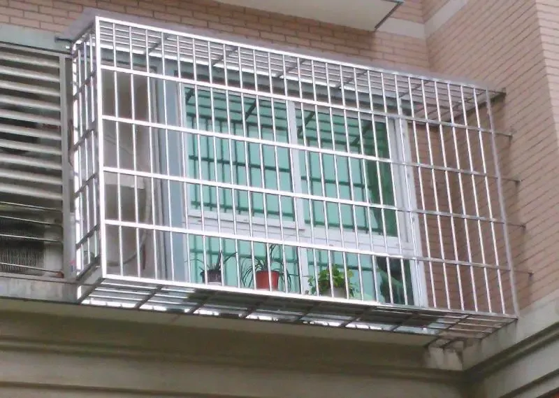 阳台别再装这样的防盗窗了现在流行用这种耐用美观还防盗