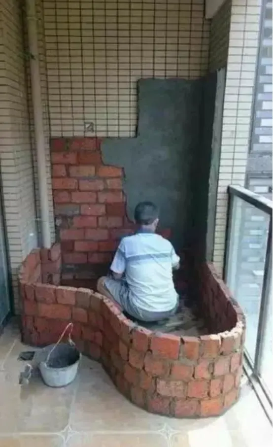 老公阳台砌鱼池拍照发业主群被赞爆物业找上门给我也做一个