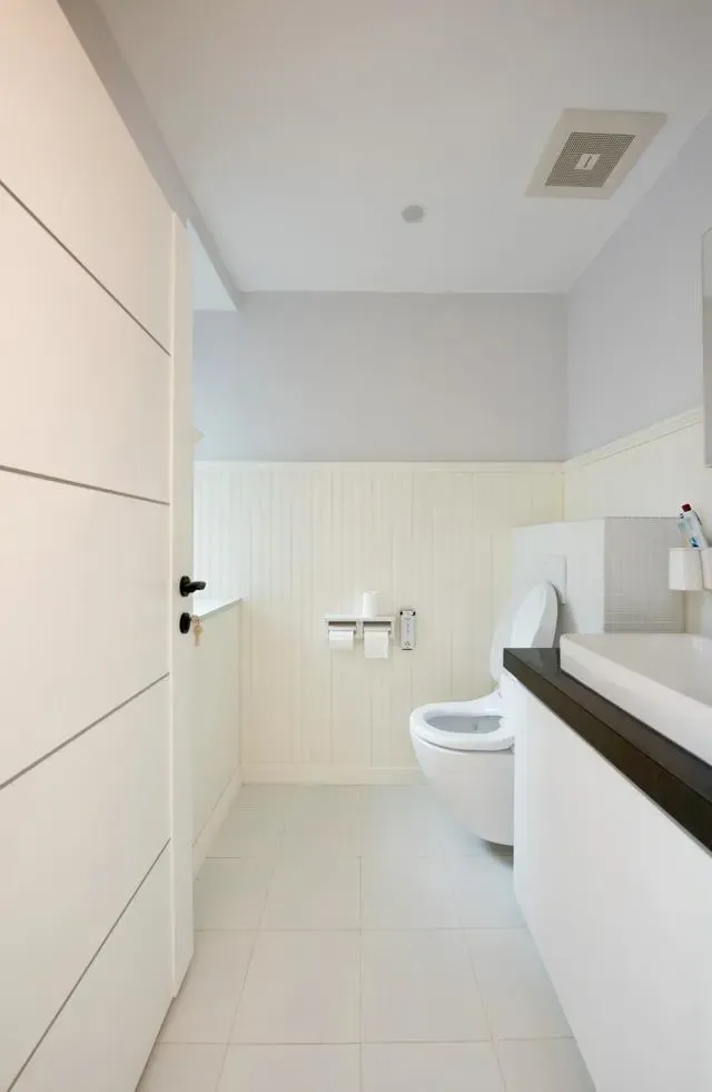 现在流行给卫生间墙面只贴一半砖,好看又省钱!