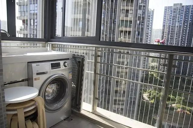 三室两厅装修花了30万,客厅不摆放茶几,给儿子一个更开阔空间