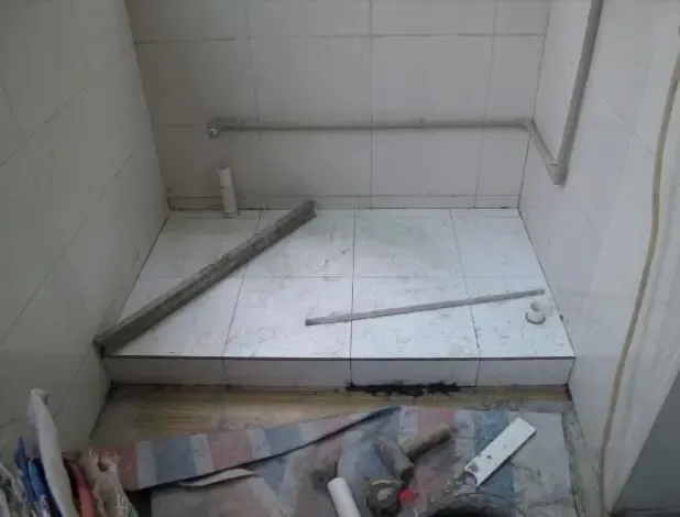 原来洗衣机砌个地台这么实用,排水都不用插地漏,好处太多了!